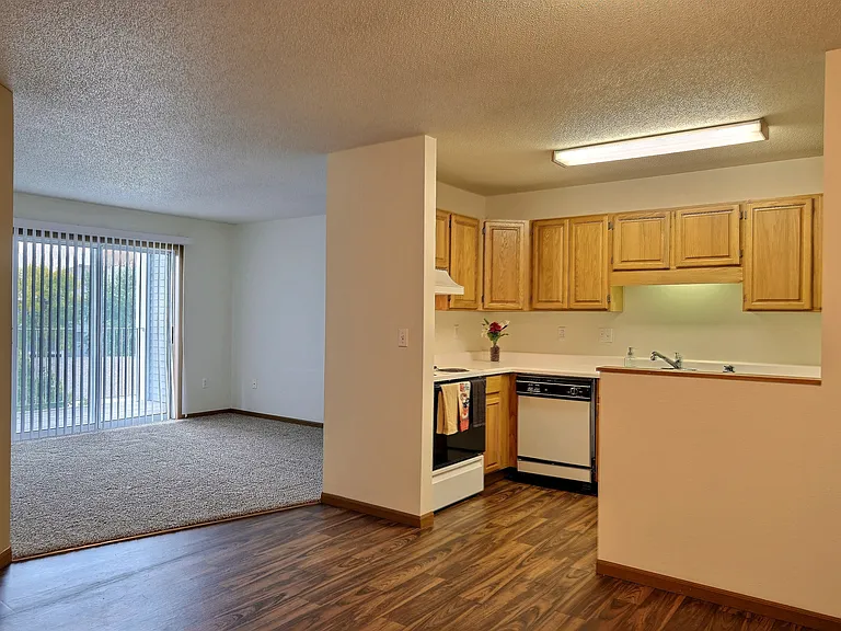 Fargo, ND Flagstone Apartments | Kitchen