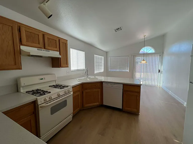 7116 Old Village Ave — Photo 17