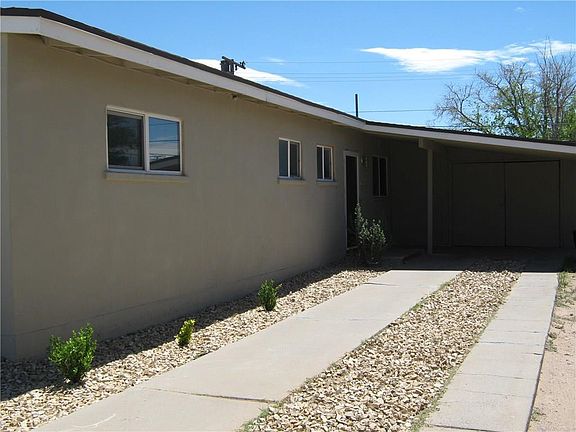 3rd image of 5012 Pikes Peak Dr NE