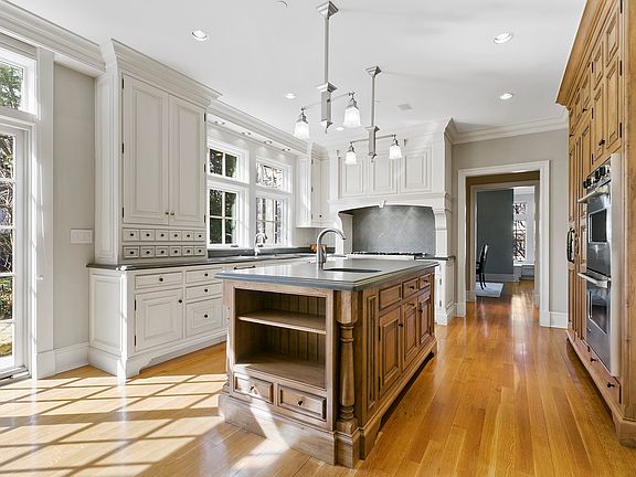 4th image of 8 Grove Ave