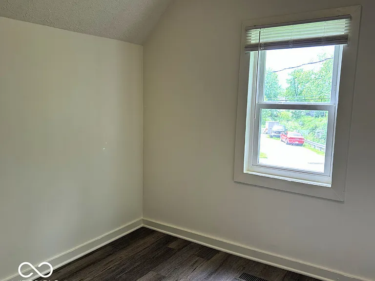 814 Powell St — Photo 28