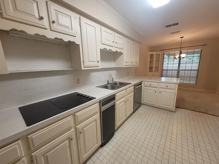 414 Amberwood Cir — Photo 30