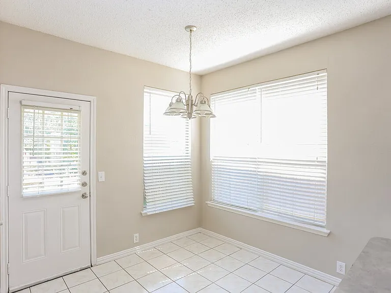 3404 Roddy Dr — Photo 6