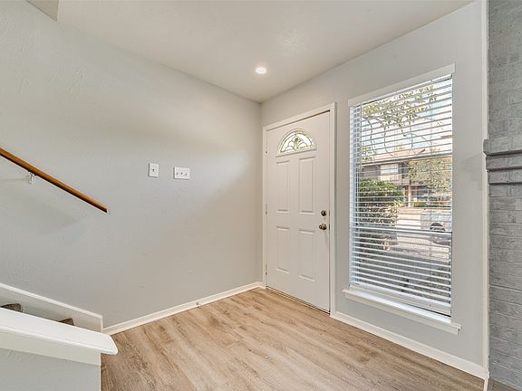 4th image of 264 Rolling Hills Pl
