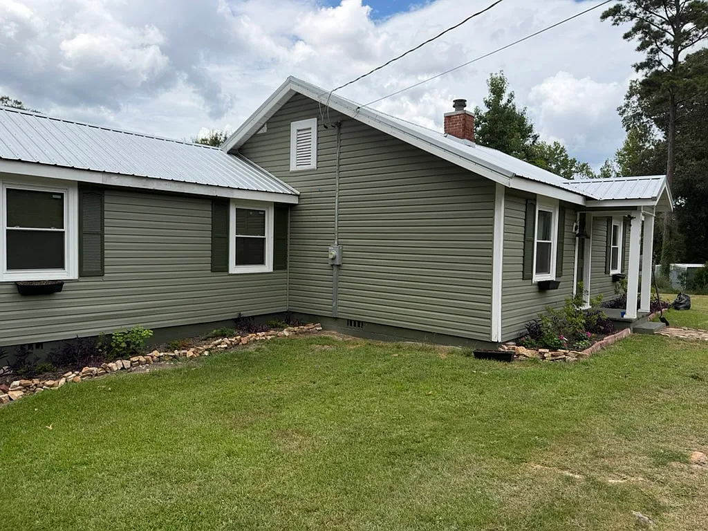 3 bed, 1180 sqft, $1,500 — Photo 2