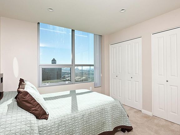 5th image of 253 10th Ave Unit 1307