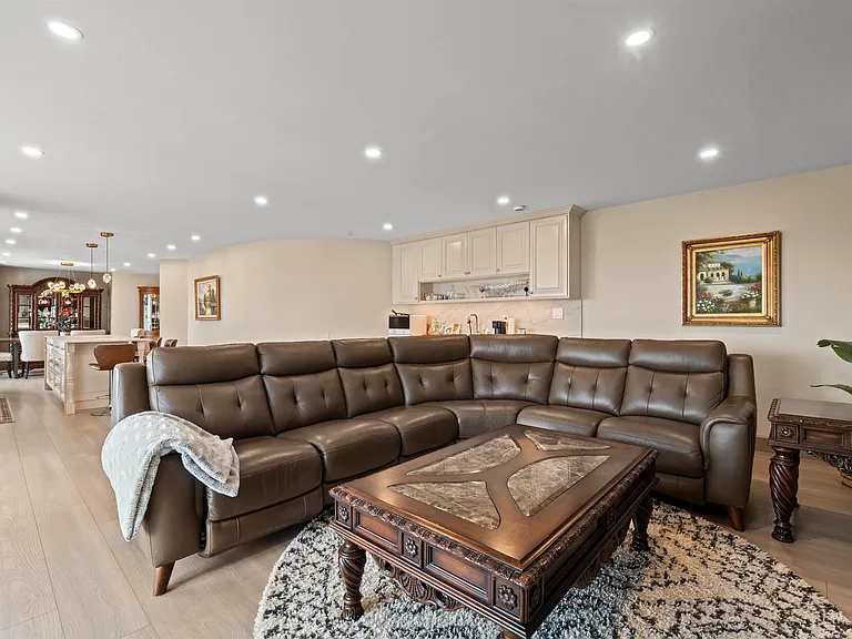 2268 Leclair Dr — Photo 17