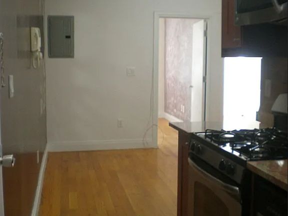 3rd image of 343 44th St #B1