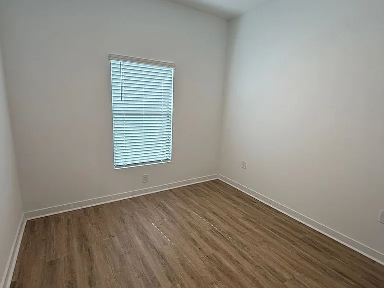 214 Ichabod Ave S — Photo 3