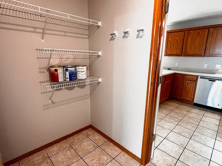 765 Stanford Ct — Photo 16