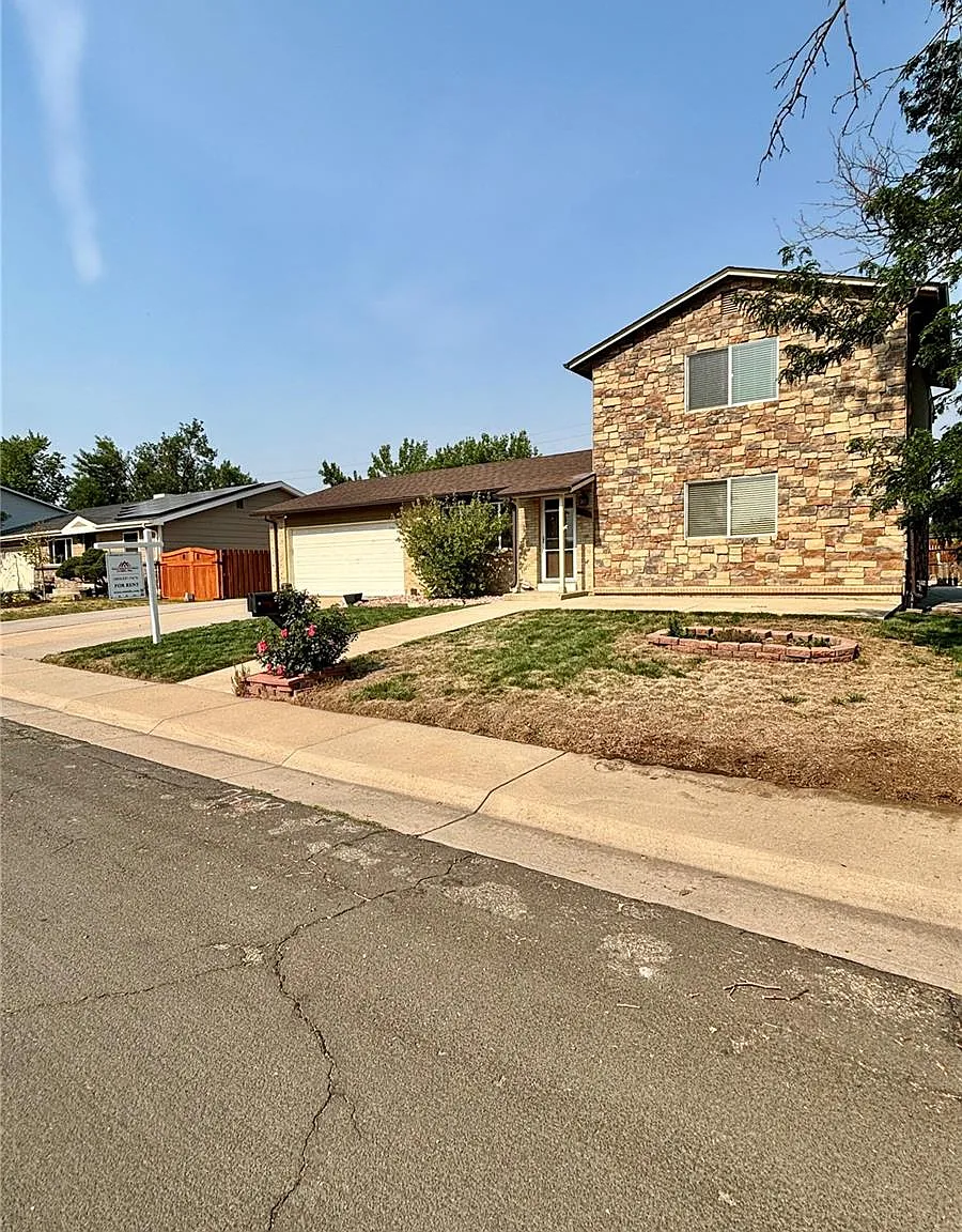 4 bed, 2.0 bath, 1848 sqft, $3,245 — Photo 2