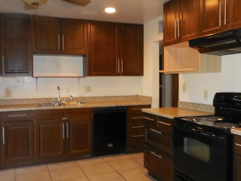 1806 S Hardy Dr — Photo 3