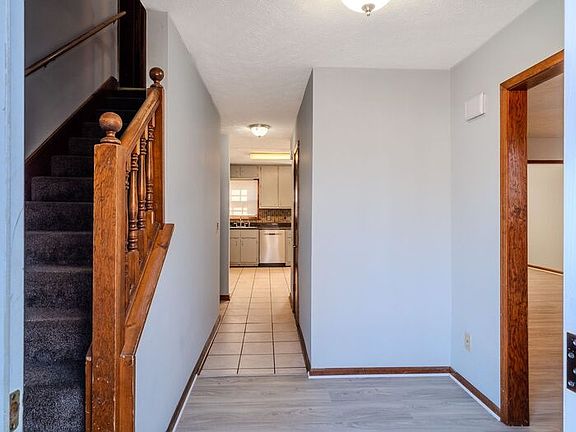 5th image of 1479 Millstream Trl NW