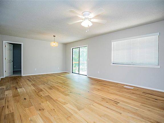 3rd image of 4 Carrick Cir