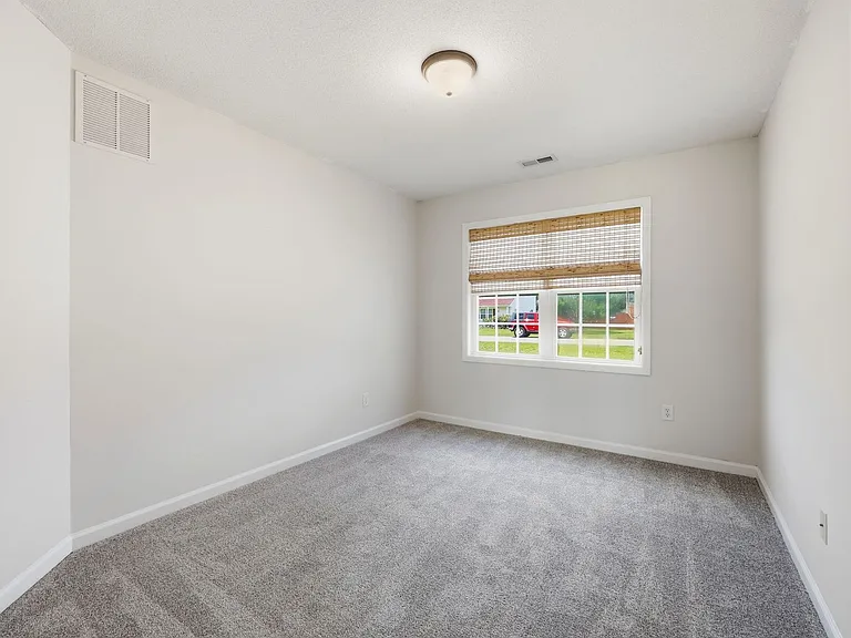 302 Mann St — Photo 9