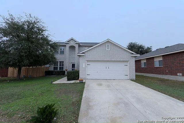 4 bed, 2.5 bath, 2622 sqft, $2,675 — Photo 2