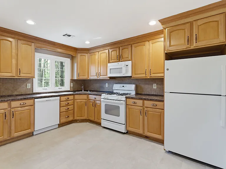 72 Prospect St #2 — Photo 13