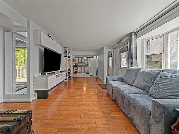 5th image of 25 Pinedale Rd #1