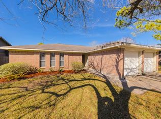 407 Buoy Rd, Webster, TX 77598