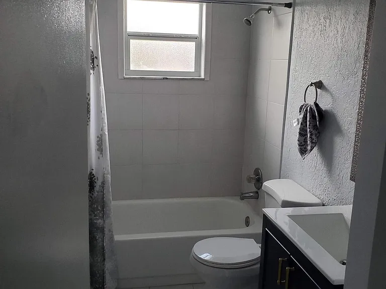 516 NW 53rd St — Photo 10