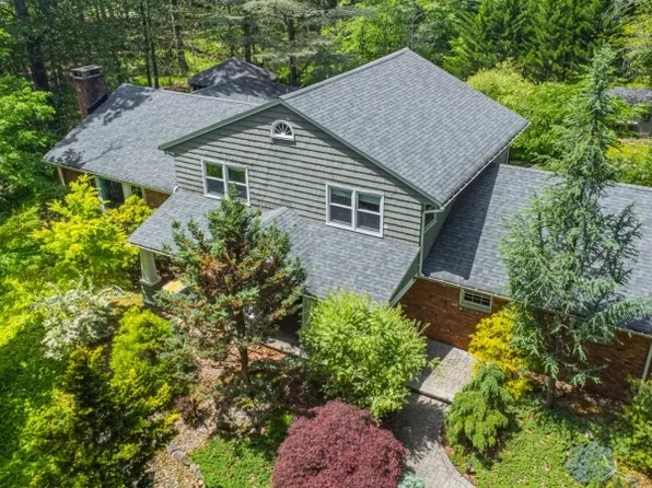24 Brookvale Rd, Kinnelon Boro, NJ 07405