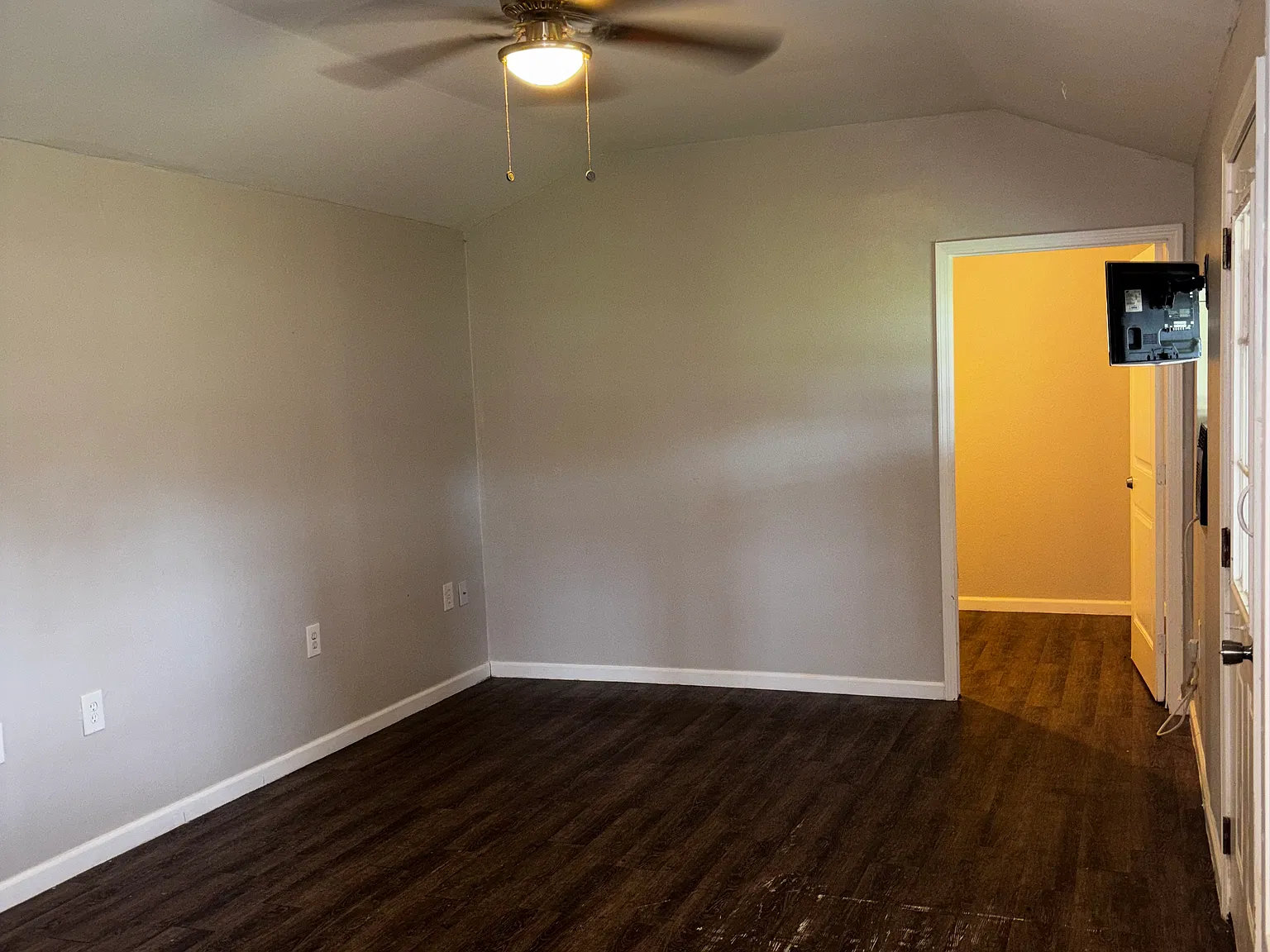 1 bed, 429 sqft, $1,150 — Photo 4