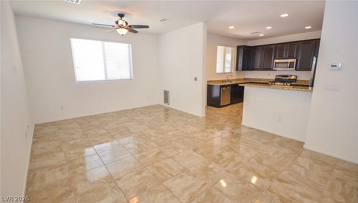 4 bed, 4.0 bath, 1455 sqft, $1,825 — Photo 4