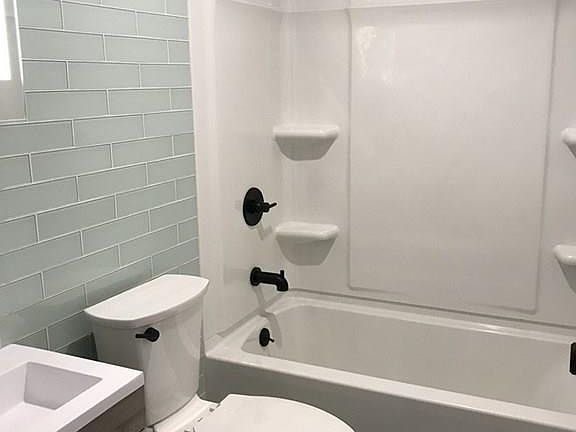 5th image of 45 Belle Isle Ave APT 15