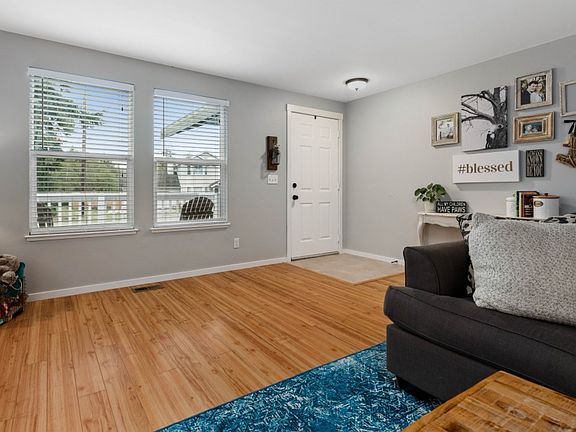 4th image of 449 Mitchell Dr