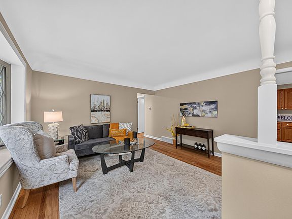 5th image of 717 Madison Pl