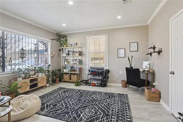 2140 Louisa St — Photo 6