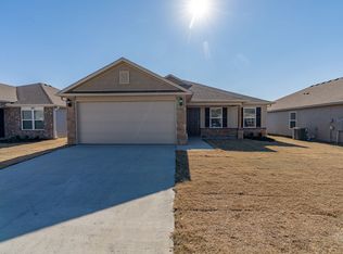 957 E Starling St, Fayetteville, AR 72701