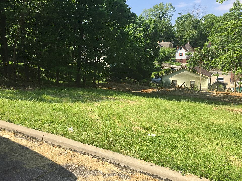 2nd image of 1002 McKinney Ave