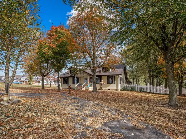 594 N Oakwood Avenue, Republic, MO 65738
