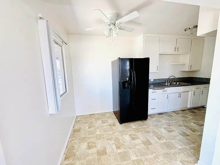 13635 Runnymede St #8 — Photo 4