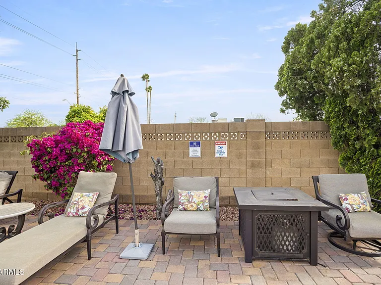 3141 E Sierra St — Photo 35