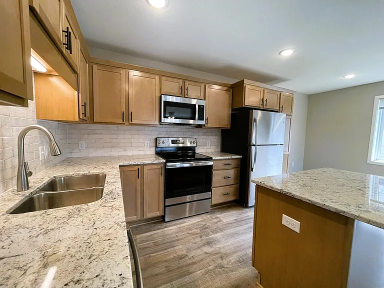 Gateway Place Apartments — Photo 111