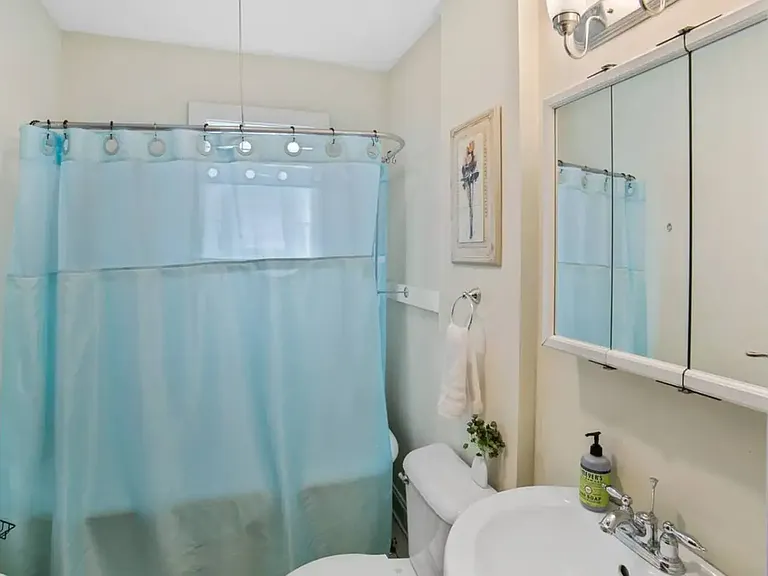 518 N Sheridan Rd #1 — Photo 16