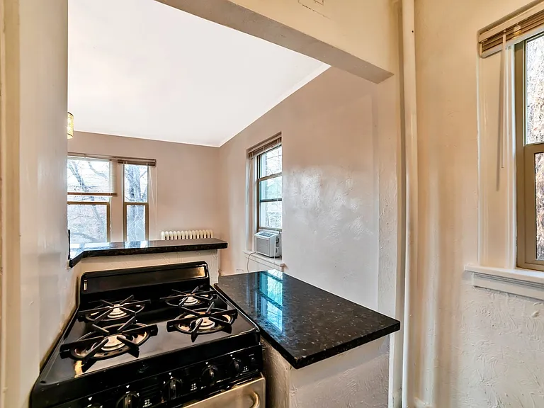 1226 N Marion St — Photo 4
