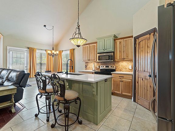 4th image of 4017 N Meadow View Dr
