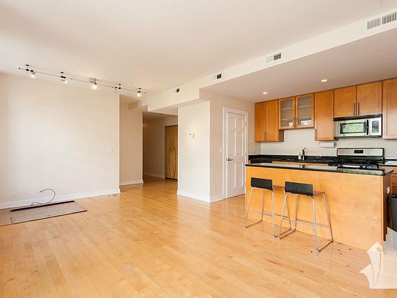 5th image of 811 W Eastwood Ave APT 201