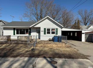 208 W 10th Ave, Monmouth, IL