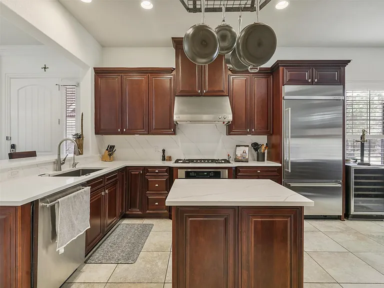 4724 Durham Dr — Photo 9