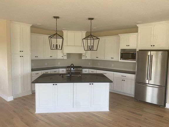 4th image of 7013 Emerald Dr