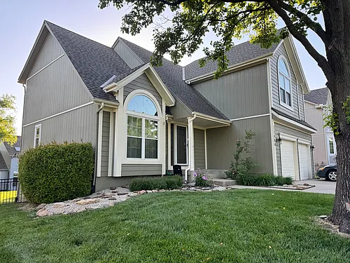 15404 Maple St Photo 1