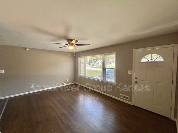 4th image of 11016 Newton Ave