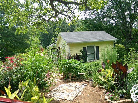 Gardens, a dock, boat, get away!