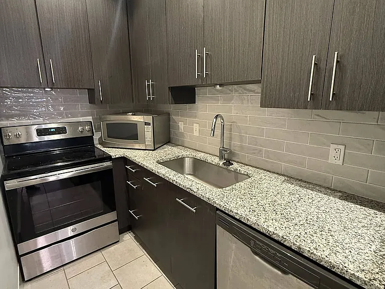 Heyse Apartments — Photo 18