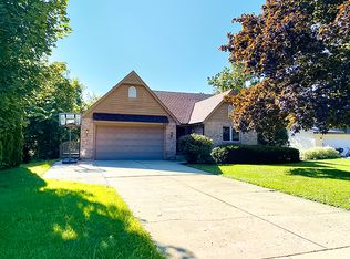 665 Scott Dr, Elgin, IL 60123