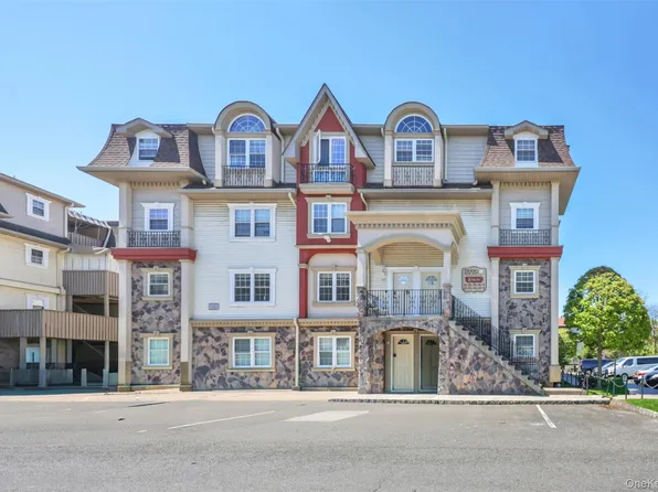 8 Elm Street #211, Spring Valley, NY 10977